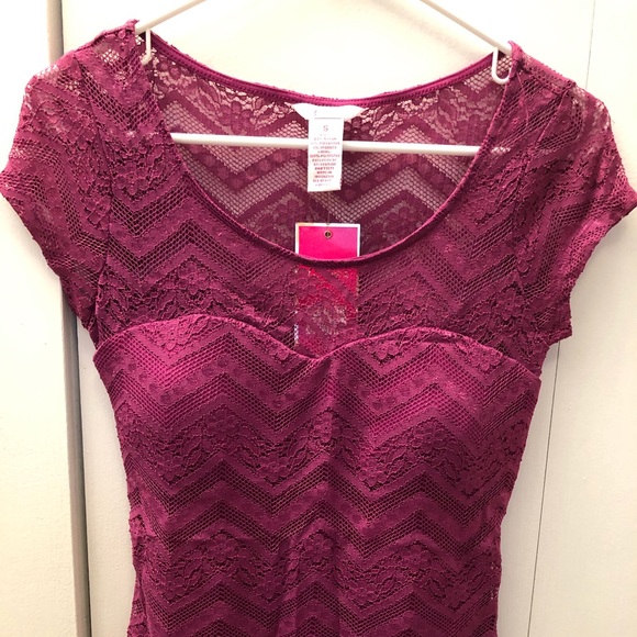 Candie's Tops - 💝NWT. Lace top. Candies brand, size Small.